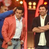 Sunny Deol promotes his film Singh Sahab The Great on the sets of Big Boss With Salman Khan Photos | Picture 633361