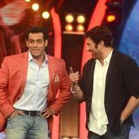 Sunny Deol promotes his film Singh Sahab The Great on the sets of Big Boss With Salman Khan Photos | Picture 633363
