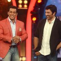 Sunny Deol promotes his film Singh Sahab The Great on the sets of Big Boss With Salman Khan Photos | Picture 633364