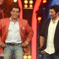 Sunny Deol promotes his film Singh Sahab The Great on the sets of Big Boss With Salman Khan Photos | Picture 633365