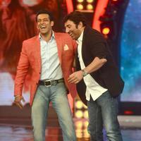 Sunny Deol promotes his film Singh Sahab The Great on the sets of Big Boss With Salman Khan Photos | Picture 633376