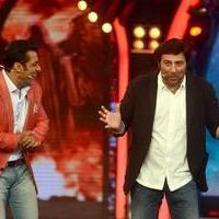 Sunny Deol promotes his film Singh Sahab The Great on the sets of Big Boss With Salman Khan Photos | Picture 633379