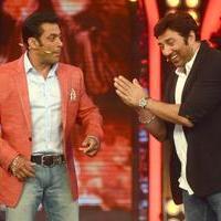 Sunny Deol promotes his film Singh Sahab The Great on the sets of Big Boss With Salman Khan Photos | Picture 633385