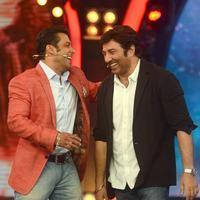 Sunny Deol promotes his film Singh Sahab The Great on the sets of Big Boss With Salman Khan Photos | Picture 633388