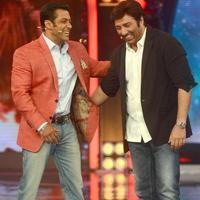 Sunny Deol promotes his film Singh Sahab The Great on the sets of Big Boss With Salman Khan Photos | Picture 633391