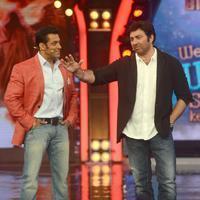 Sunny Deol promotes his film Singh Sahab The Great on the sets of Big Boss With Salman Khan Photos | Picture 633392