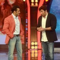 Sunny Deol promotes his film Singh Sahab The Great on the sets of Big Boss With Salman Khan Photos | Picture 633399