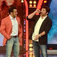 Sunny Deol promotes his film Singh Sahab The Great on the sets of Big Boss With Salman Khan Photos | Picture 633400