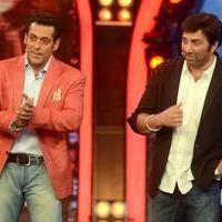Sunny Deol promotes his film Singh Sahab The Great on the sets of Big Boss With Salman Khan Photos | Picture 633401