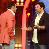 Sunny Deol promotes his film Singh Sahab The Great on the sets of Big Boss With Salman Khan Photos | Picture 633403