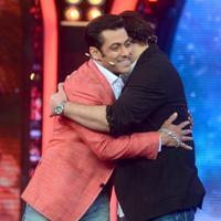 Sunny Deol promotes his film Singh Sahab The Great on the sets of Big Boss With Salman Khan Photos | Picture 633408