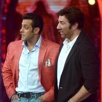 Sunny Deol promotes his film Singh Sahab The Great on the sets of Big Boss With Salman Khan Photos | Picture 633413