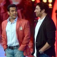 Sunny Deol promotes his film Singh Sahab The Great on the sets of Big Boss With Salman Khan Photos | Picture 633415