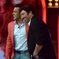 Sunny Deol promotes his film Singh Sahab The Great on the sets of Big Boss With Salman Khan Photos | Picture 633417
