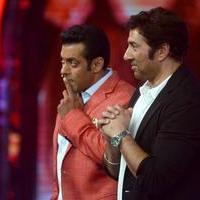 Sunny Deol promotes his film Singh Sahab The Great on the sets of Big Boss With Salman Khan Photos | Picture 633420