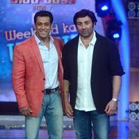 Sunny Deol promotes his film Singh Sahab The Great on the sets of Big Boss With Salman Khan Photos | Picture 633424