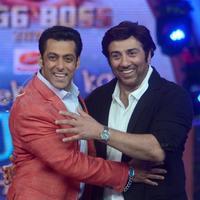 Sunny Deol promotes his film Singh Sahab The Great on the sets of Big Boss With Salman Khan Photos | Picture 633425