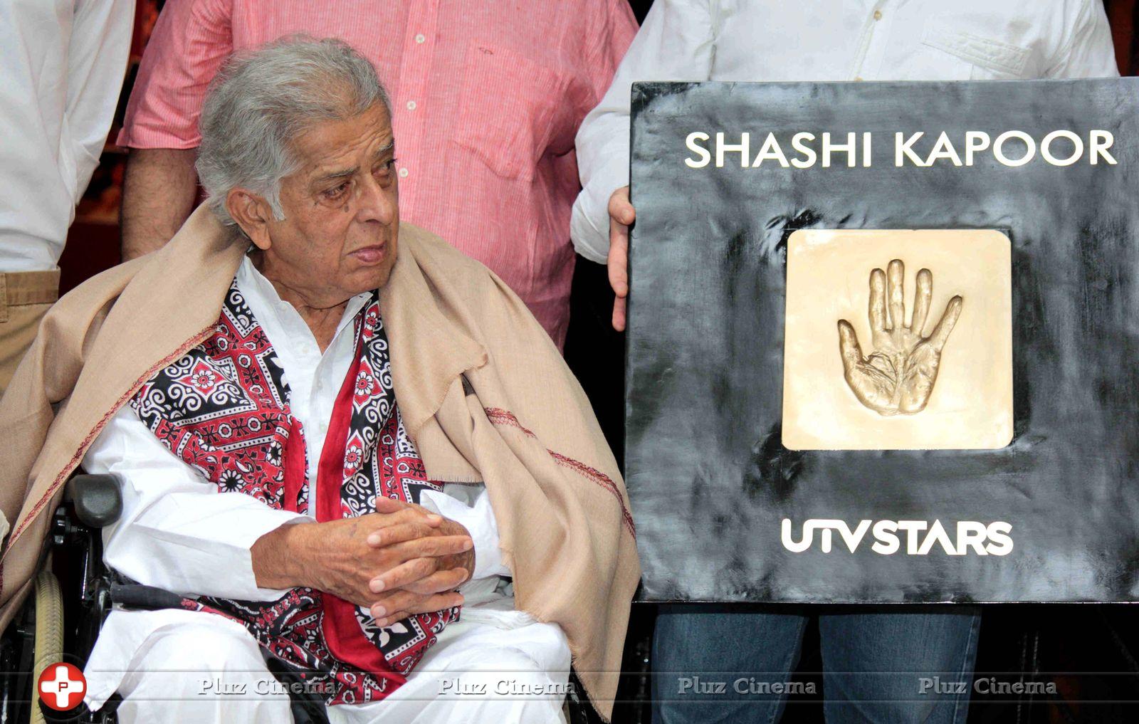 Shashi Kapoor - Unveiling of tile bearing Shashi Kapoor hand impression Photos | Picture 634259