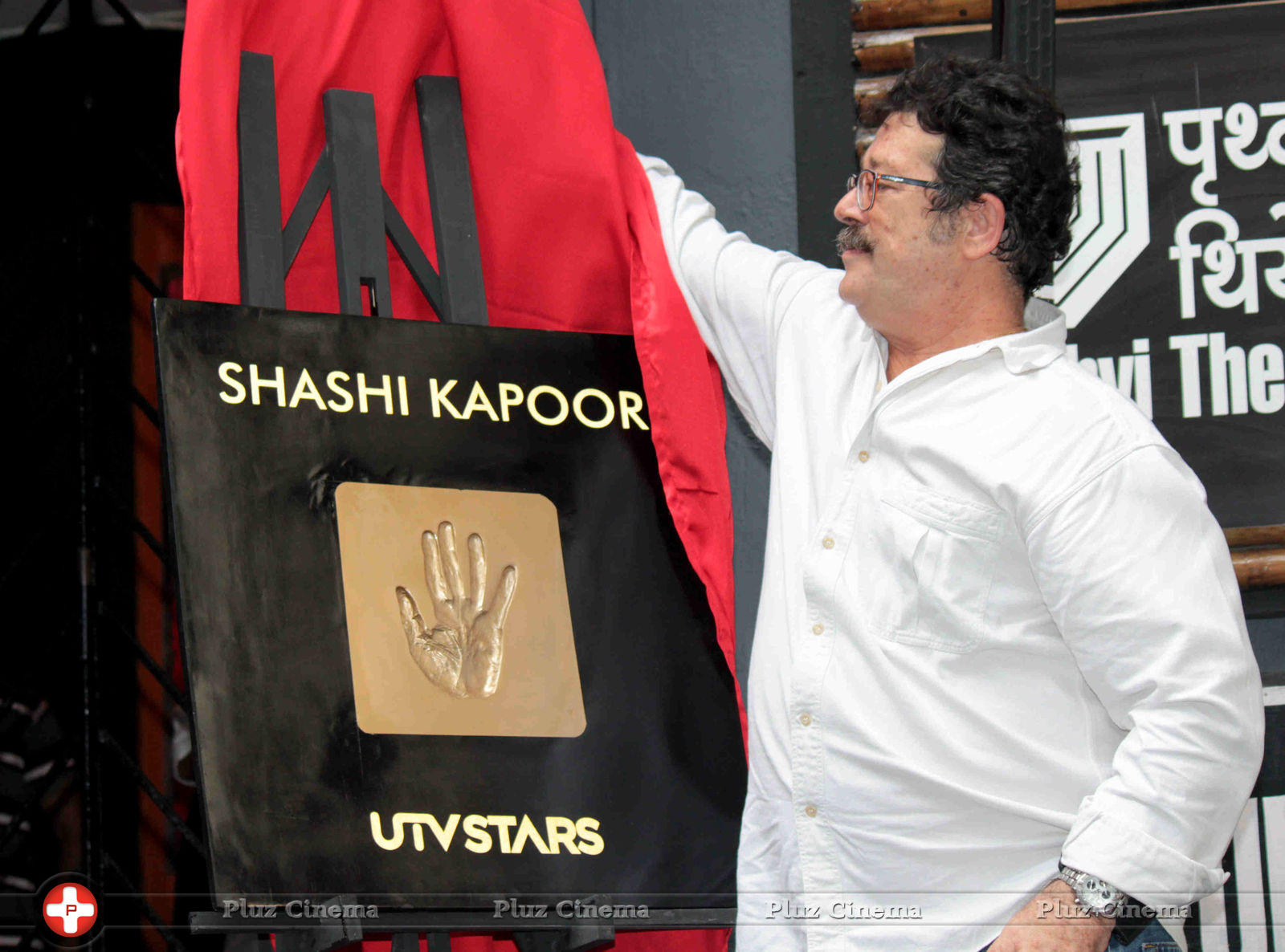 Kunal Kapoor - Unveiling of tile bearing Shashi Kapoor hand impression Photos | Picture 634271