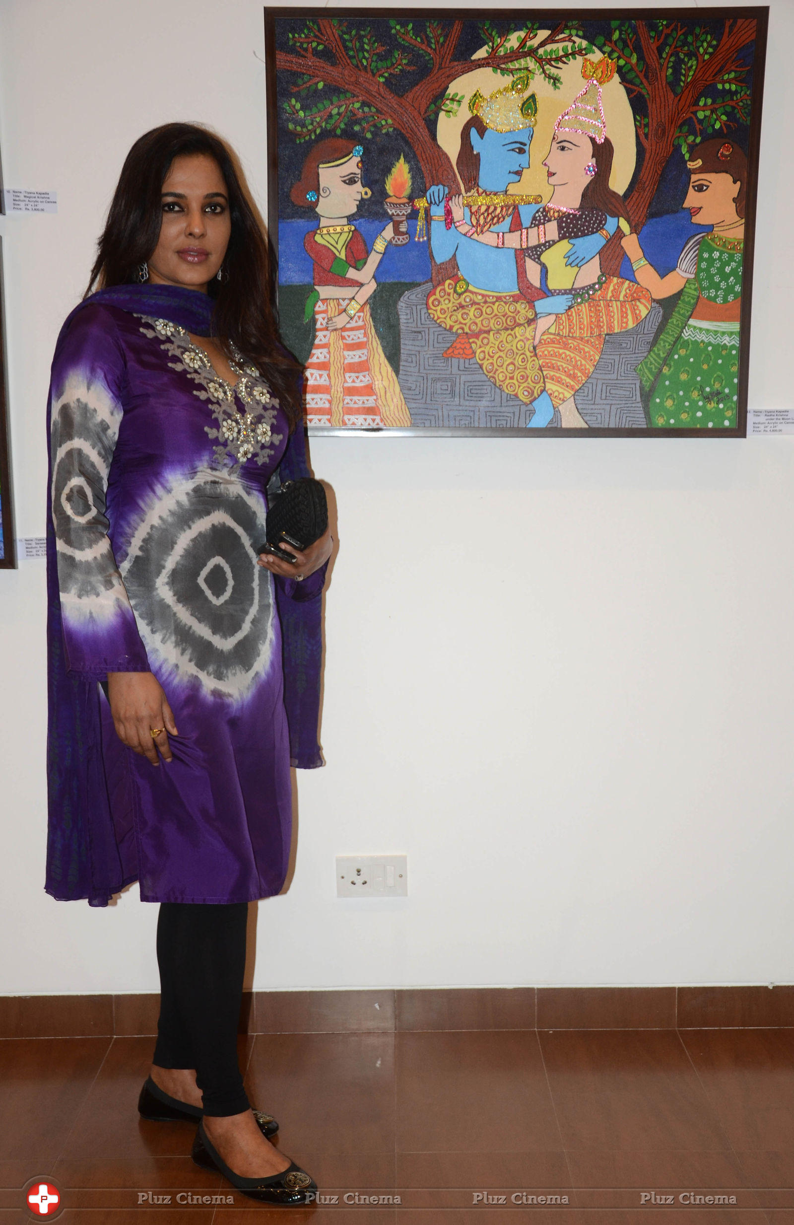 Karisma Kapoor at The Painting Exhibition Bal Disha Titled Mosaic Photos | Picture 635505