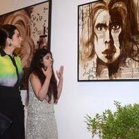 Karisma Kapoor at The Painting Exhibition Bal Disha Titled Mosaic Photos | Picture 635474