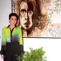 Karisma Kapoor - Karisma Kapoor at The Painting Exhibition Bal Disha Titled Mosaic Photos | Picture 635477