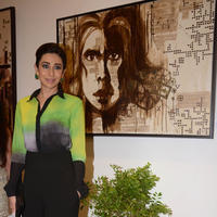 Karisma Kapoor at The Painting Exhibition Bal Disha Titled Mosaic Photos | Picture 635478