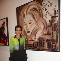 Karisma Kapoor - Karisma Kapoor at The Painting Exhibition Bal Disha Titled Mosaic Photos | Picture 635480