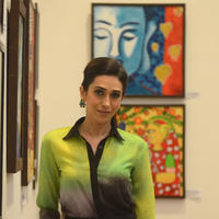 Karisma Kapoor - Karisma Kapoor at The Painting Exhibition Bal Disha Titled Mosaic Photos