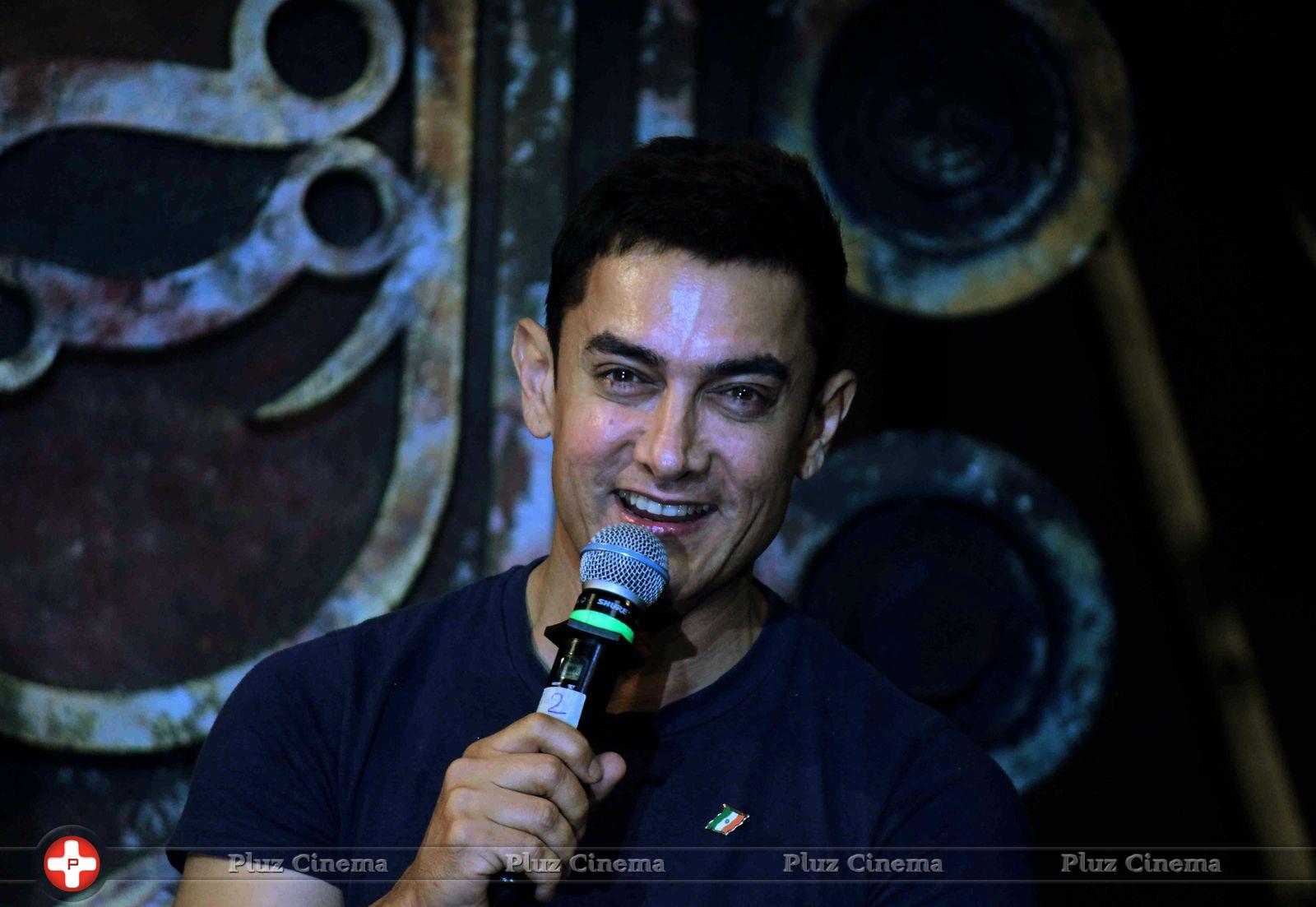 Aamir Khan - Aamir dedicates Dhoom 3 title song to Sachin Photos | Picture 638970