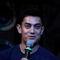 Aamir Khan - Aamir dedicates Dhoom 3 title song to Sachin Photos | Picture 638965