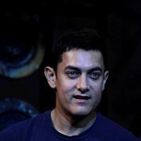 Aamir Khan - Aamir dedicates Dhoom 3 title song to Sachin Photos | Picture 638966