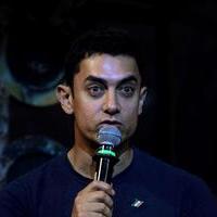 Aamir Khan - Aamir dedicates Dhoom 3 title song to Sachin Photos | Picture 638968