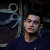 Aamir Khan - Aamir dedicates Dhoom 3 title song to Sachin Photos | Picture 638972