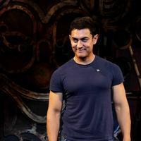 Aamir Khan - Aamir dedicates Dhoom 3 title song to Sachin Photos | Picture 638975