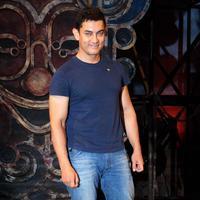 Aamir Khan - Aamir dedicates Dhoom 3 title song to Sachin Photos | Picture 638977