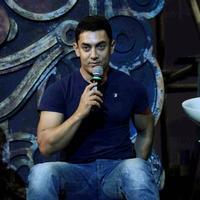 Aamir Khan - Aamir dedicates Dhoom 3 title song to Sachin Photos | Picture 638980