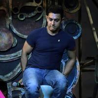 Aamir Khan - Aamir dedicates Dhoom 3 title song to Sachin Photos | Picture 638983