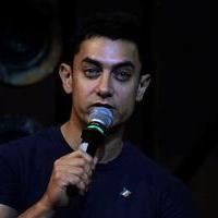 Aamir Khan - Aamir dedicates Dhoom 3 title song to Sachin Photos | Picture 638984