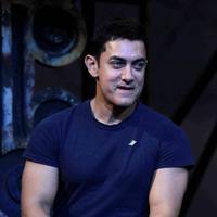Aamir Khan - Aamir dedicates Dhoom 3 title song to Sachin Photos | Picture 638988