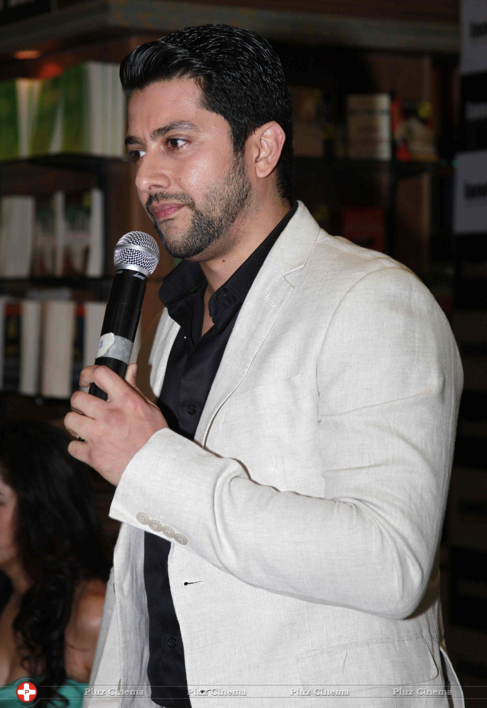 Aftab Shivdasani - Launch of book The Other Side Pictures | Picture 640128