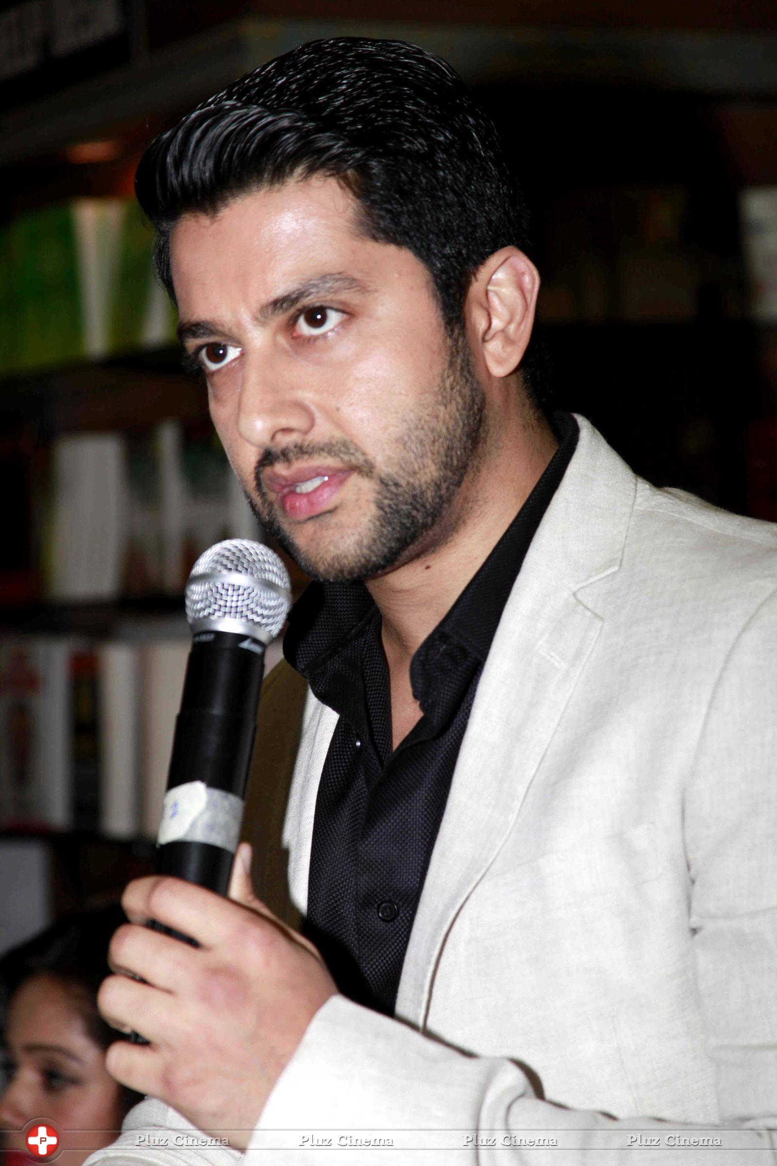 Aftab Shivdasani - Launch of book The Other Side Pictures | Picture 640131