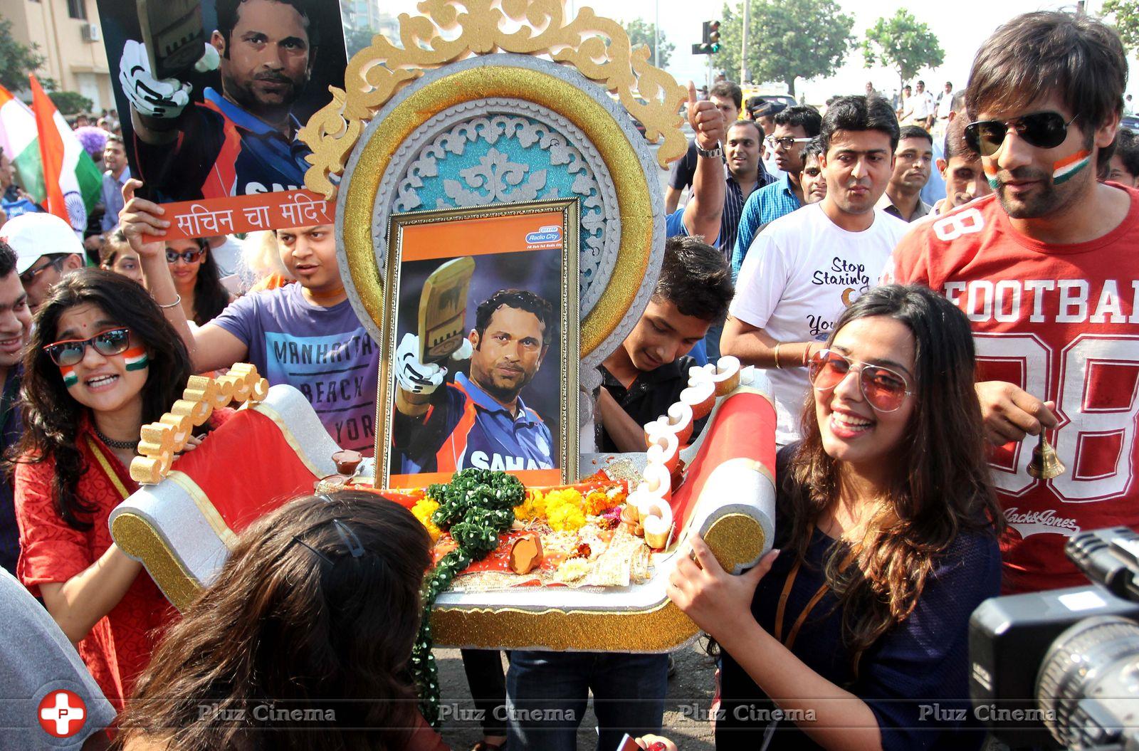 Celebrities at Sachin Tendulkar enthrals with innings to remember in his farewell Test Photos | Picture 639711