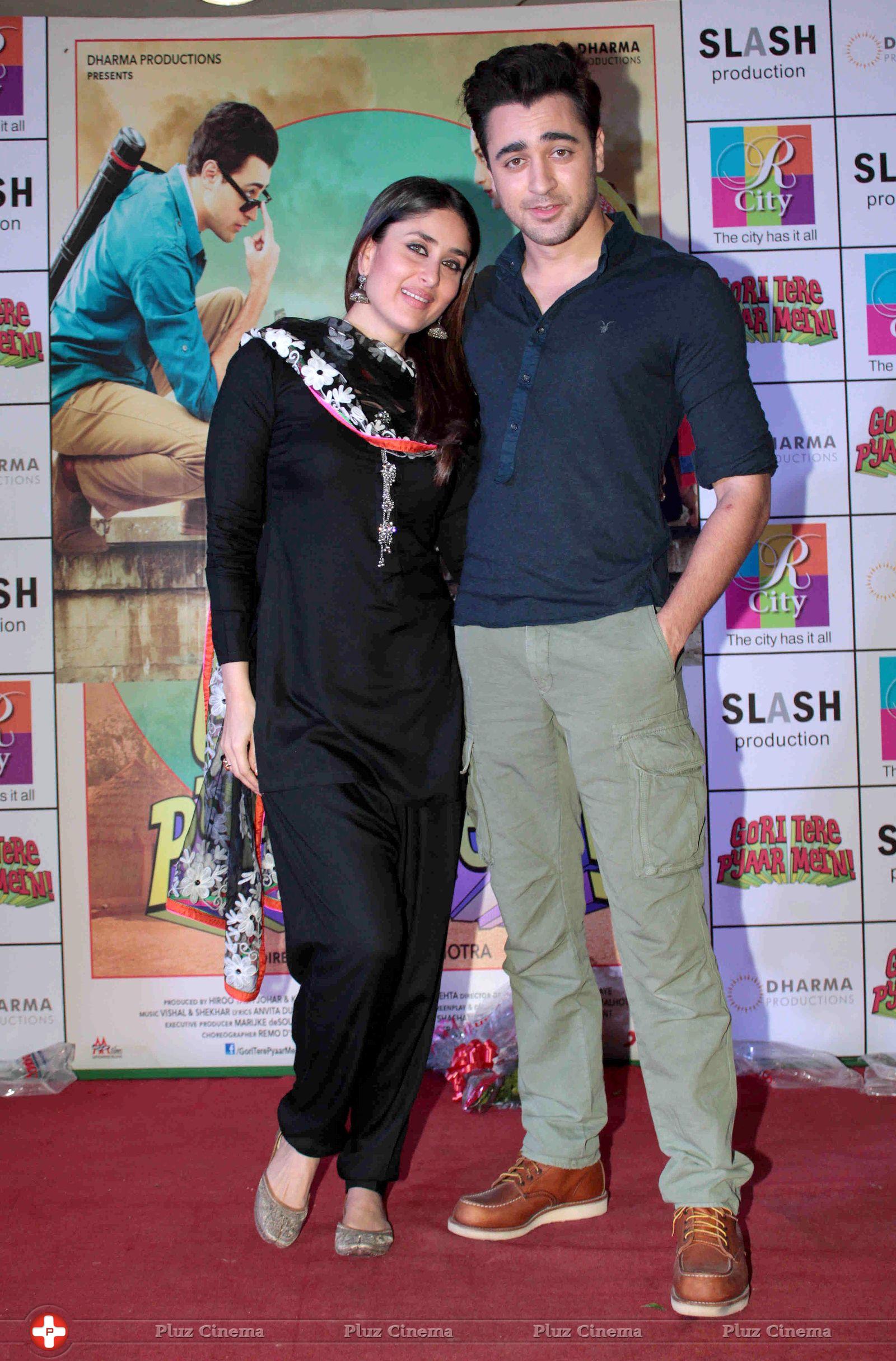Kareena & Imran at The Promotion of film Gori Tere Pyaar Mein Photos | Picture 642880