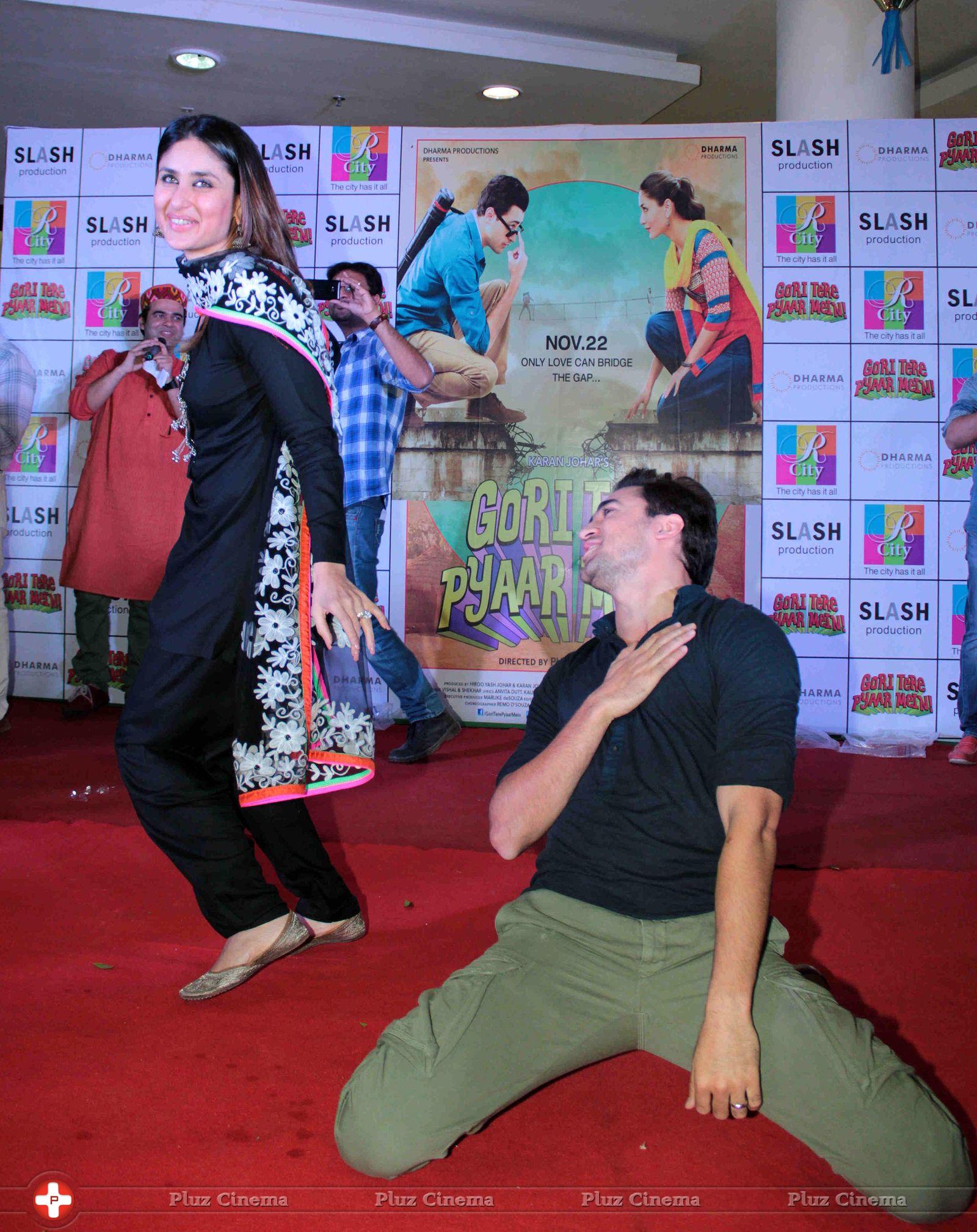Kareena & Imran at The Promotion of film Gori Tere Pyaar Mein Photos | Picture 642881
