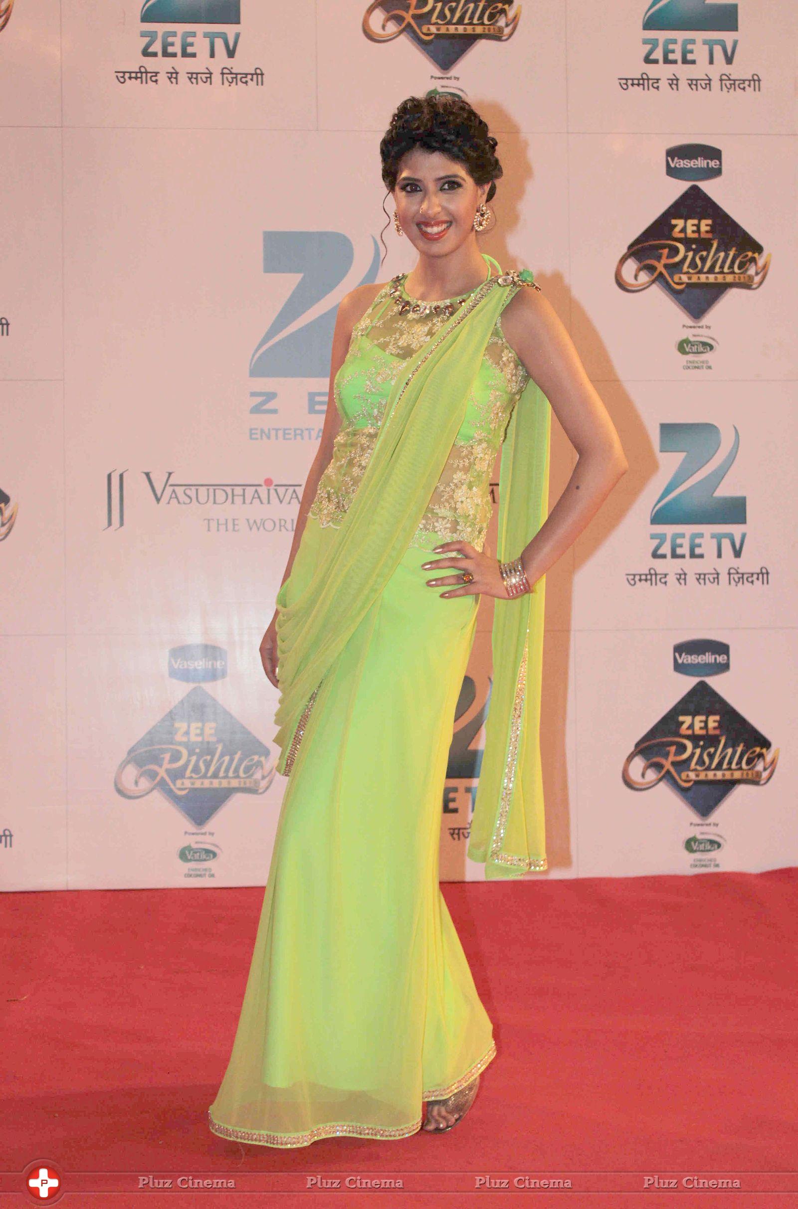 Aishwarya Sakhuja - Zee Rishtey Awards 2013 Photos | Picture 642682