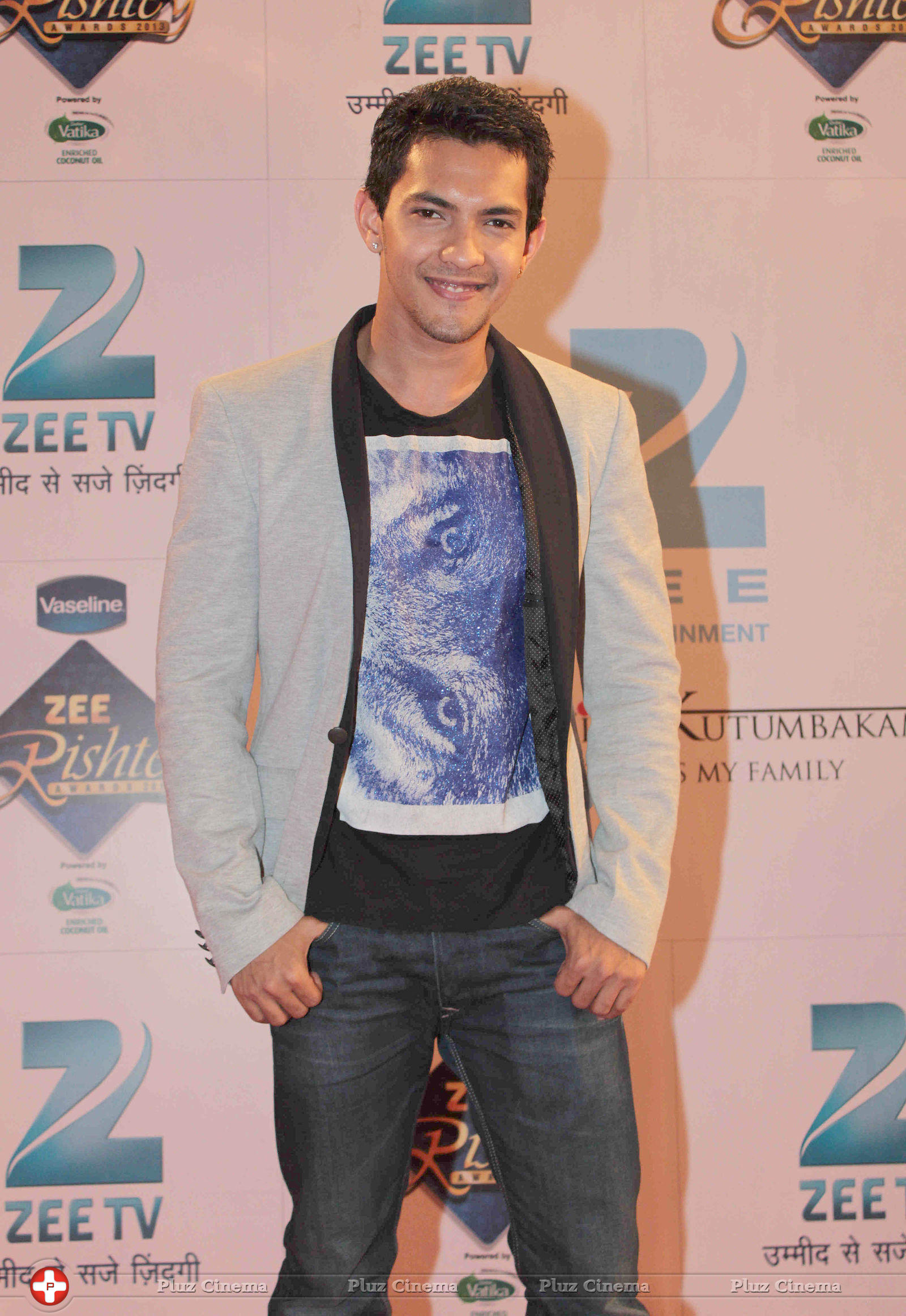 Aditya Narayan - Zee Rishtey Awards 2013 Photos | Picture 642696
