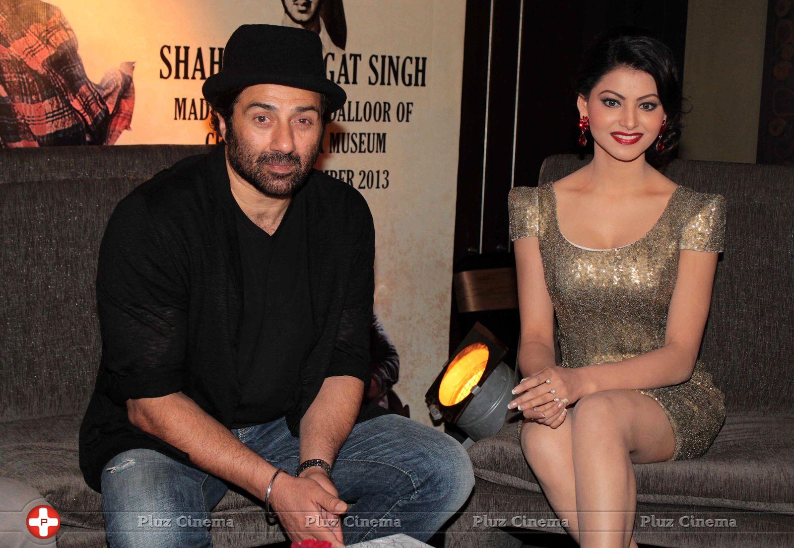 Sunny Deol unveils wax statue of Shahid Bhagat Singh Photos | Picture 647778