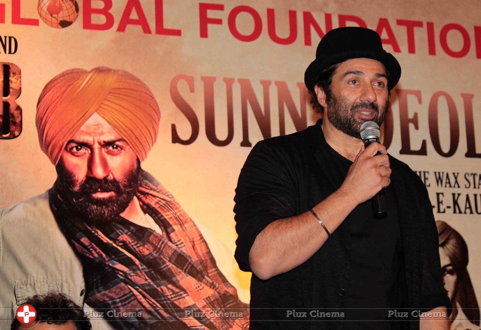 Sunny Deol unveils wax statue of Shahid Bhagat Singh Photos | Picture 647792