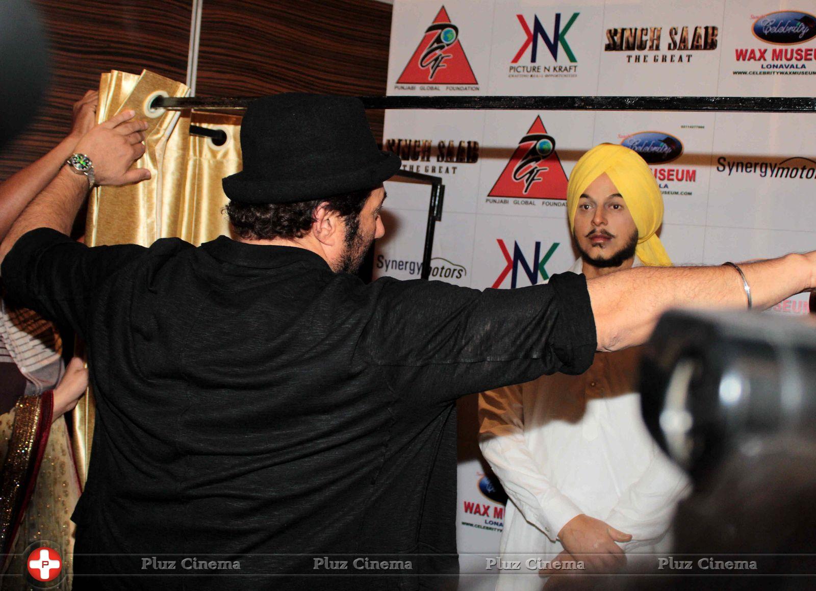 Sunny Deol unveils wax statue of Shahid Bhagat Singh Photos | Picture 647798
